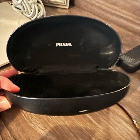 Men’s Prada sunglasses- missed one nose pad (replaceable) - Picture 6 of 8